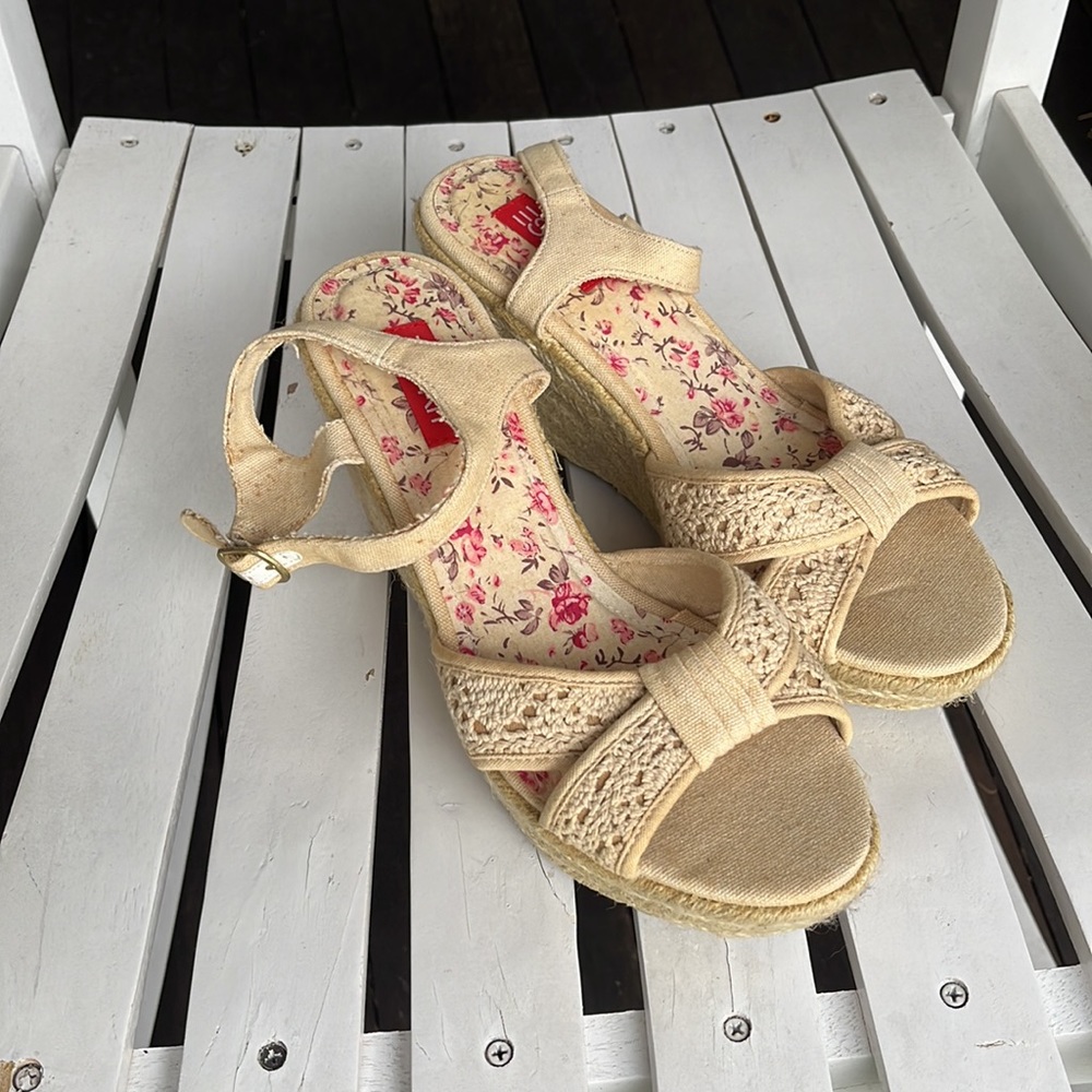 ☀️Esprit Wedges Size 8.5